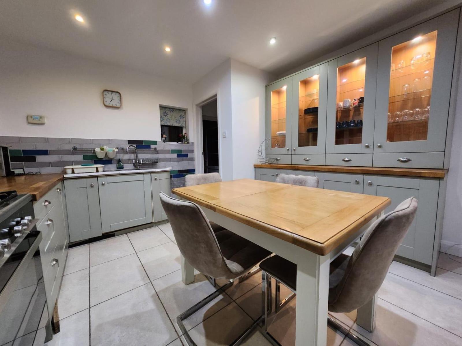 D Elmdon Homestay Shared 4 Bedrooms Birmingham Eksteriør bilde