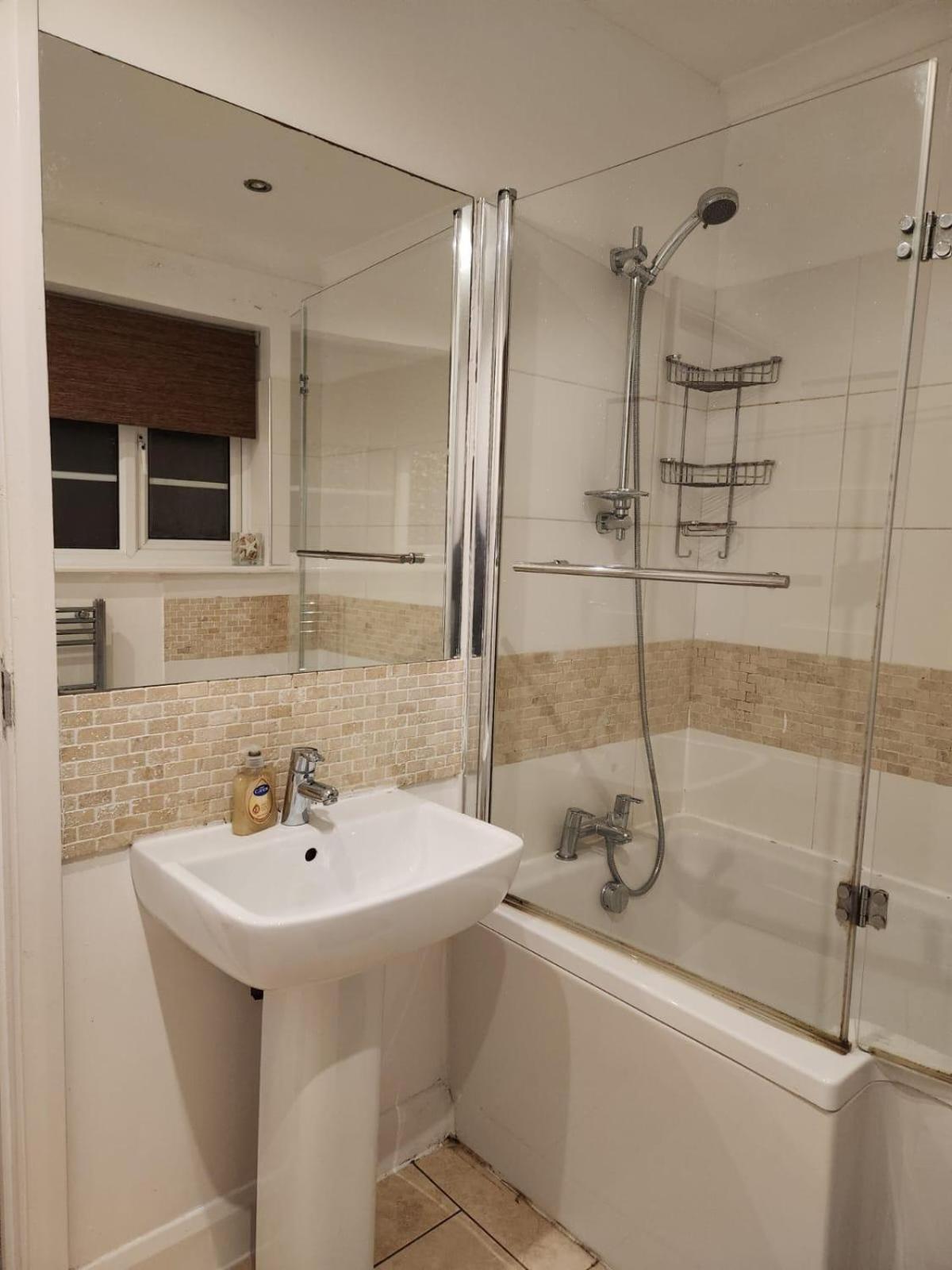 D Elmdon Homestay Shared 4 Bedrooms Birmingham Eksteriør bilde