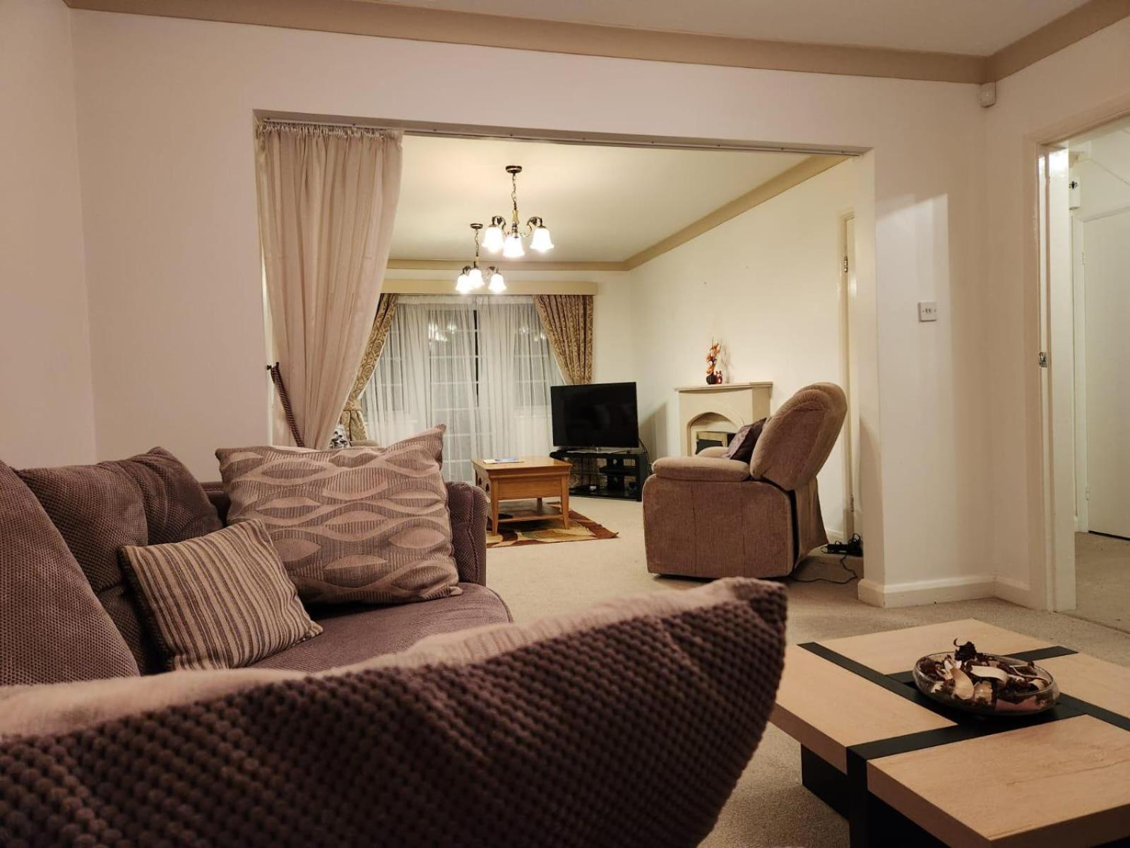 D Elmdon Homestay Shared 4 Bedrooms Birmingham Eksteriør bilde