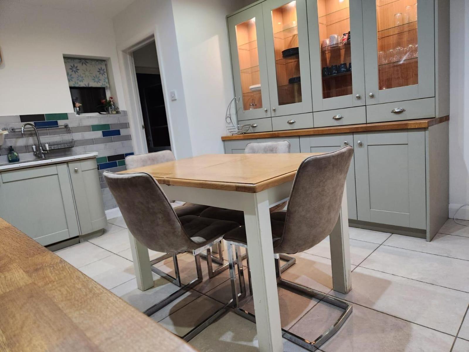 D Elmdon Homestay Shared 4 Bedrooms Birmingham Eksteriør bilde