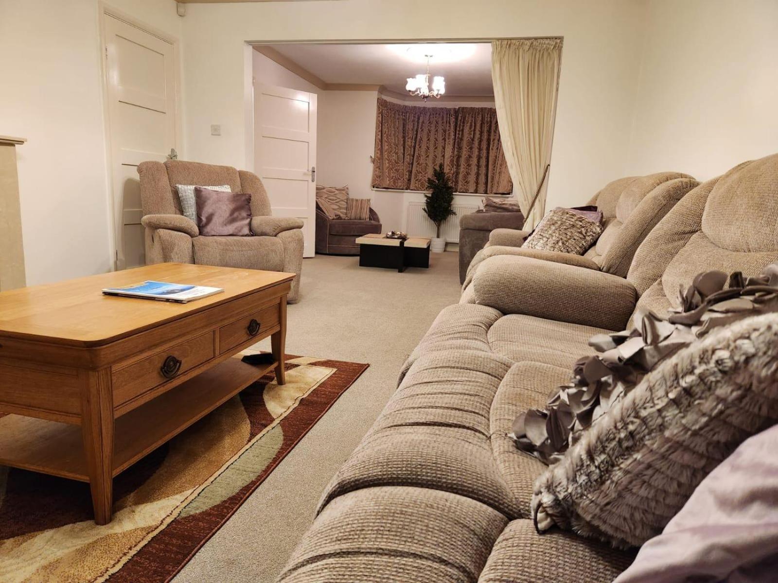 D Elmdon Homestay Shared 4 Bedrooms Birmingham Eksteriør bilde