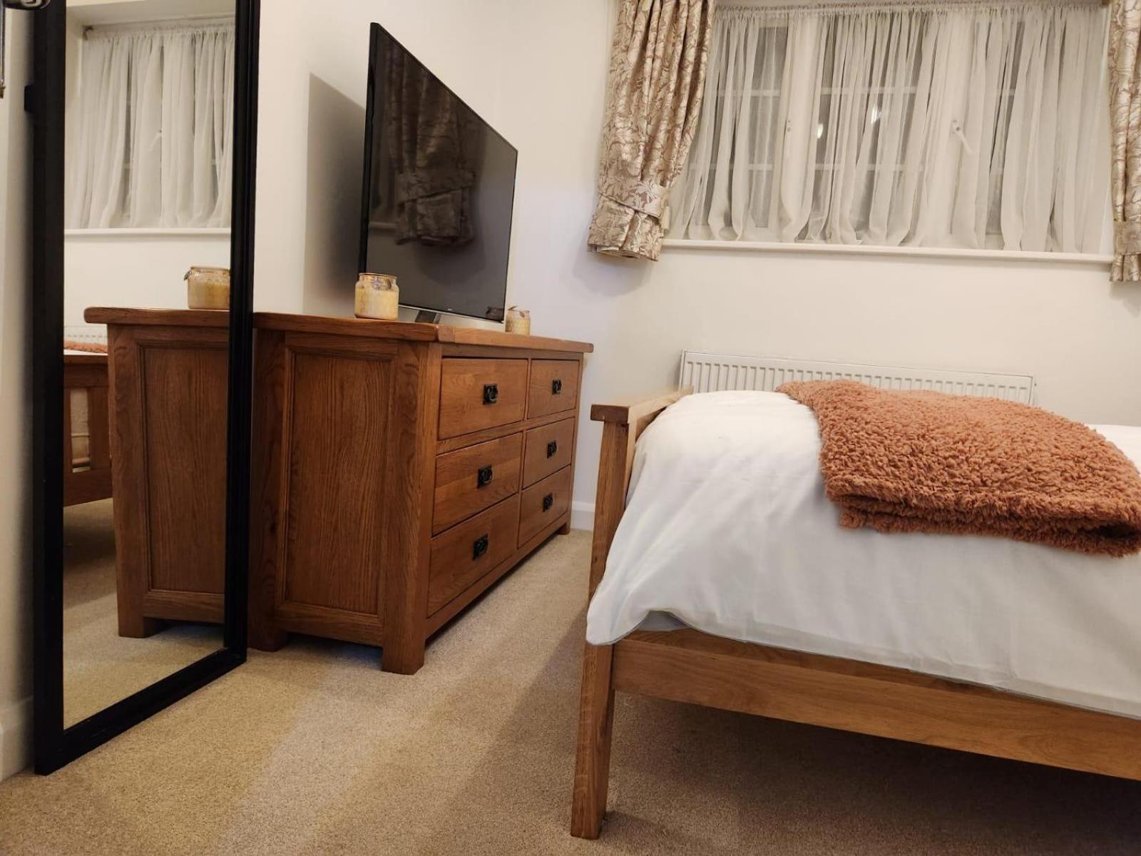 D Elmdon Homestay Shared 4 Bedrooms Birmingham Eksteriør bilde