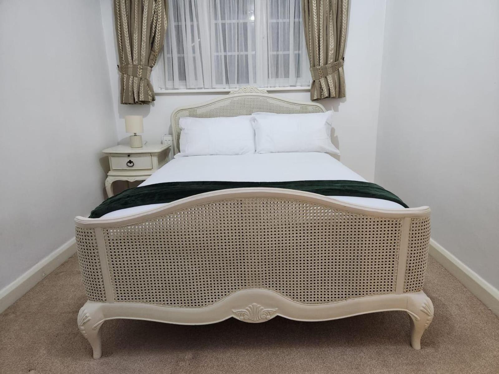 D Elmdon Homestay Shared 4 Bedrooms Birmingham Eksteriør bilde