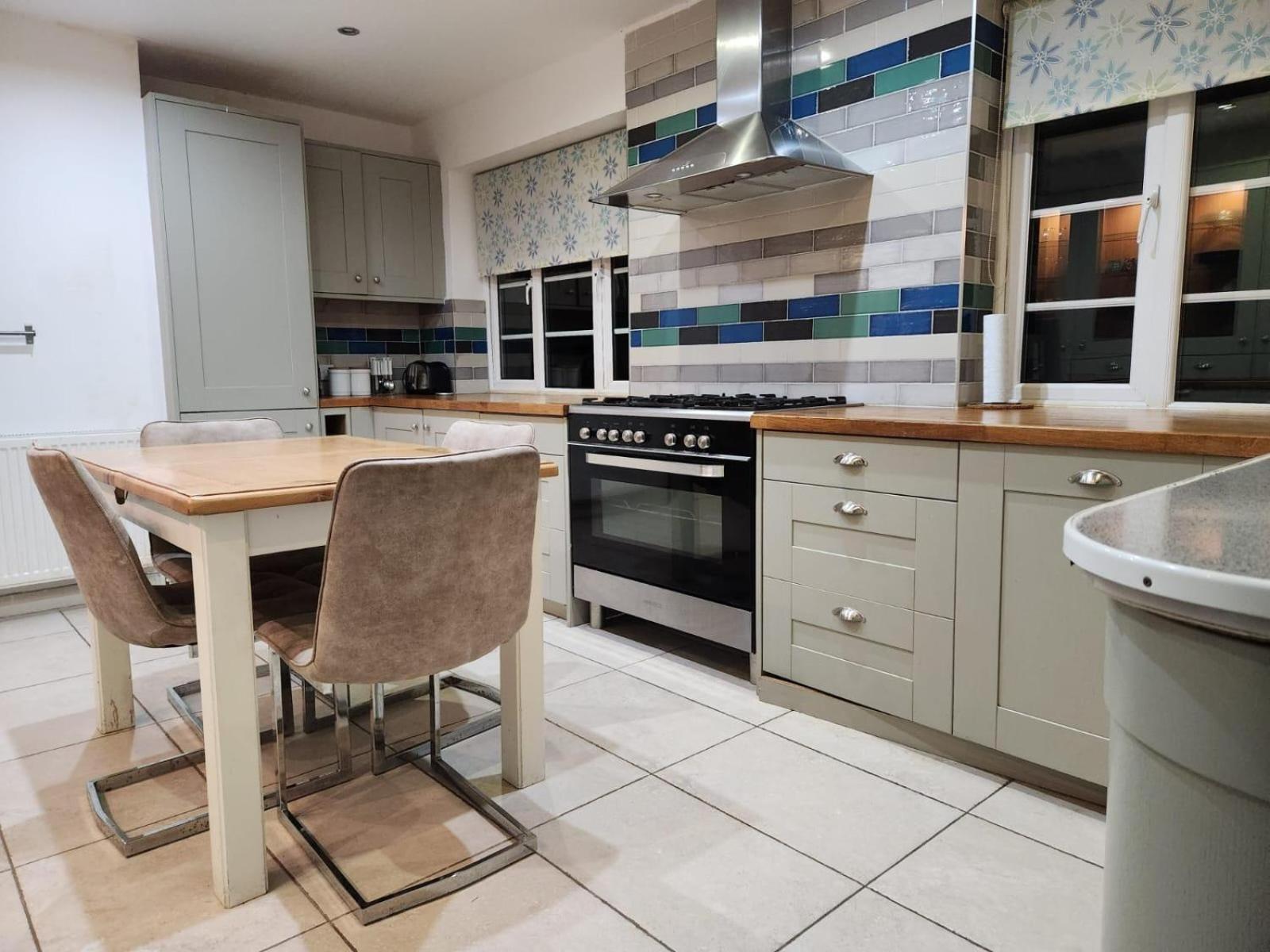 D Elmdon Homestay Shared 4 Bedrooms Birmingham Eksteriør bilde